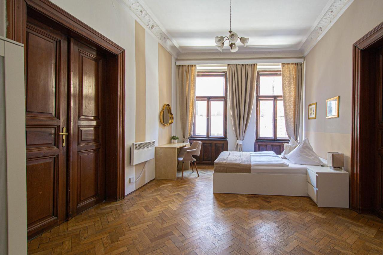 For Celebrations Spacious 3Bdr Apartment With Balcony Prague Luaran gambar