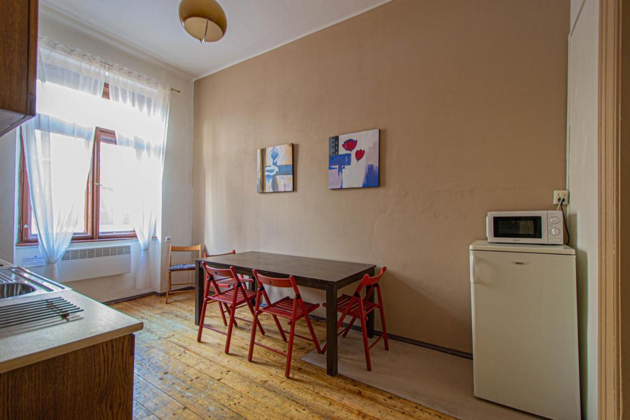 For Celebrations Spacious 3Bdr Apartment With Balcony Prague Luaran gambar