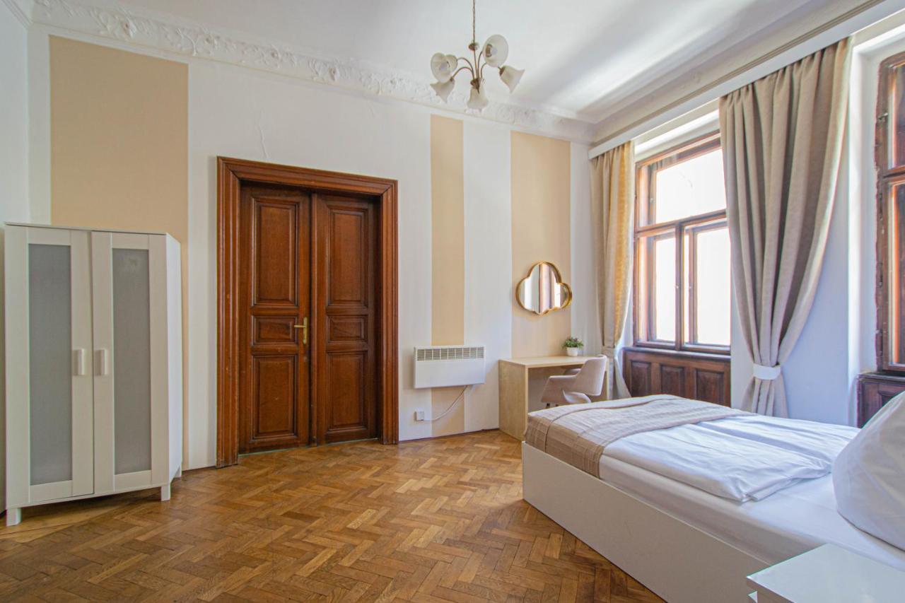 For Celebrations Spacious 3Bdr Apartment With Balcony Prague Luaran gambar