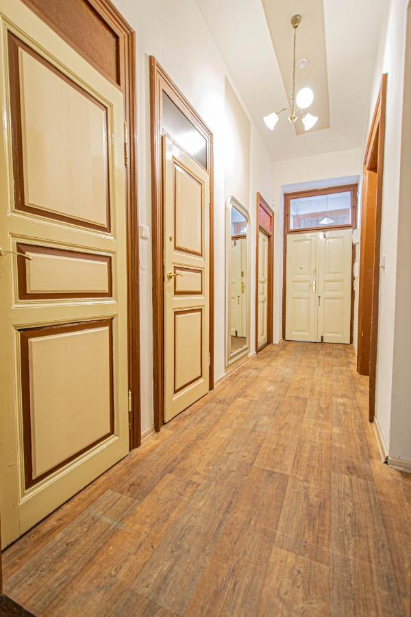 For Celebrations Spacious 3Bdr Apartment With Balcony Prague Luaran gambar