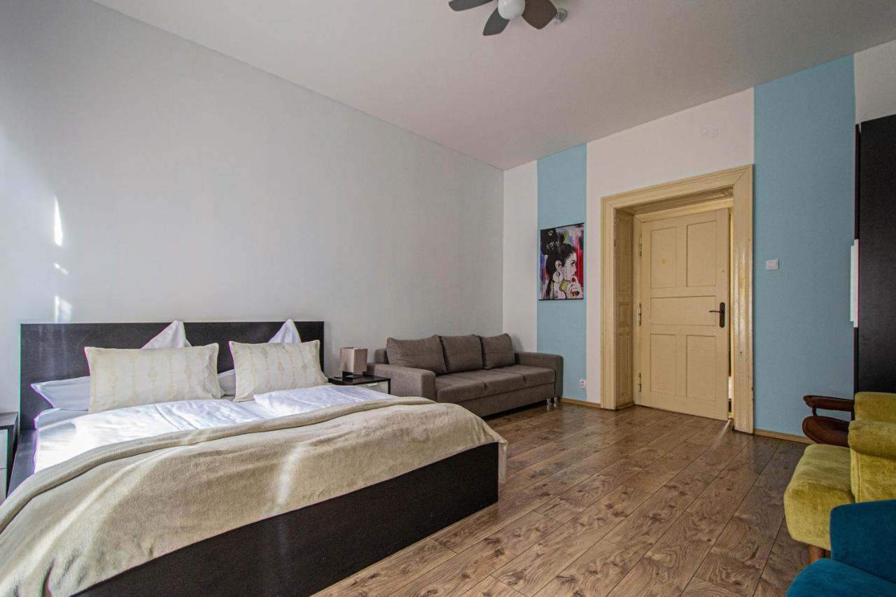 For Celebrations Spacious 3Bdr Apartment With Balcony Prague Luaran gambar