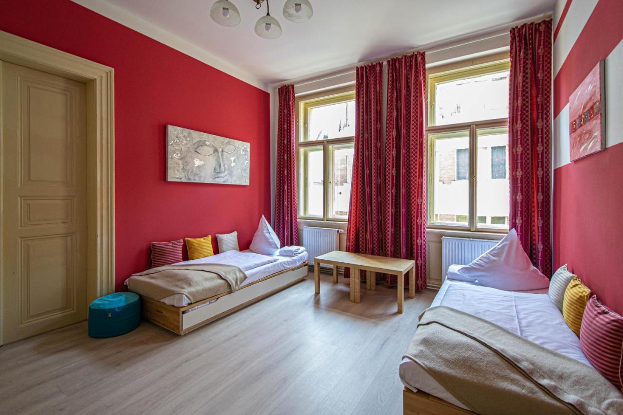 For Celebrations Spacious 3Bdr Apartment With Balcony Prague Luaran gambar