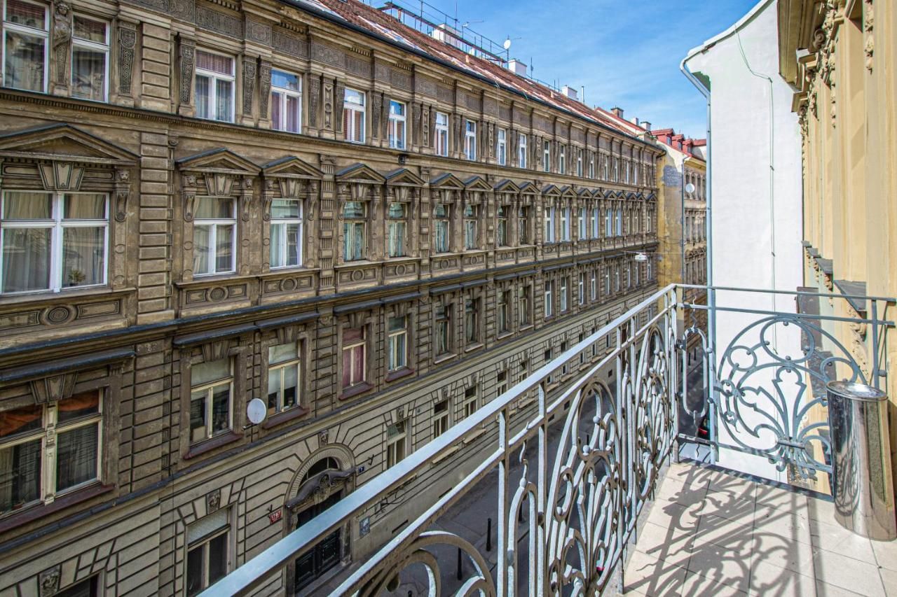 For Celebrations Spacious 3Bdr Apartment With Balcony Prague Luaran gambar