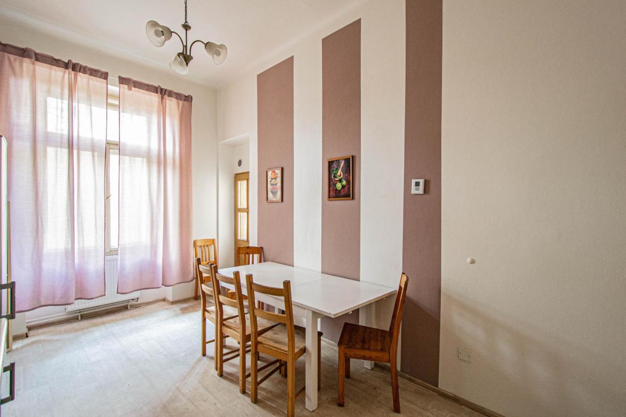 For Celebrations Spacious 3Bdr Apartment With Balcony Prague Luaran gambar