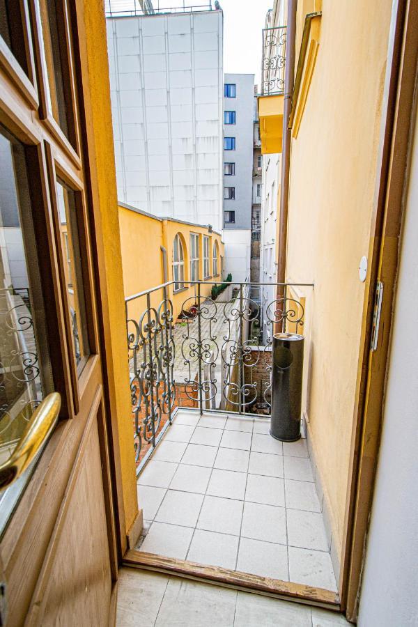 For Celebrations Spacious 3Bdr Apartment With Balcony Prague Luaran gambar