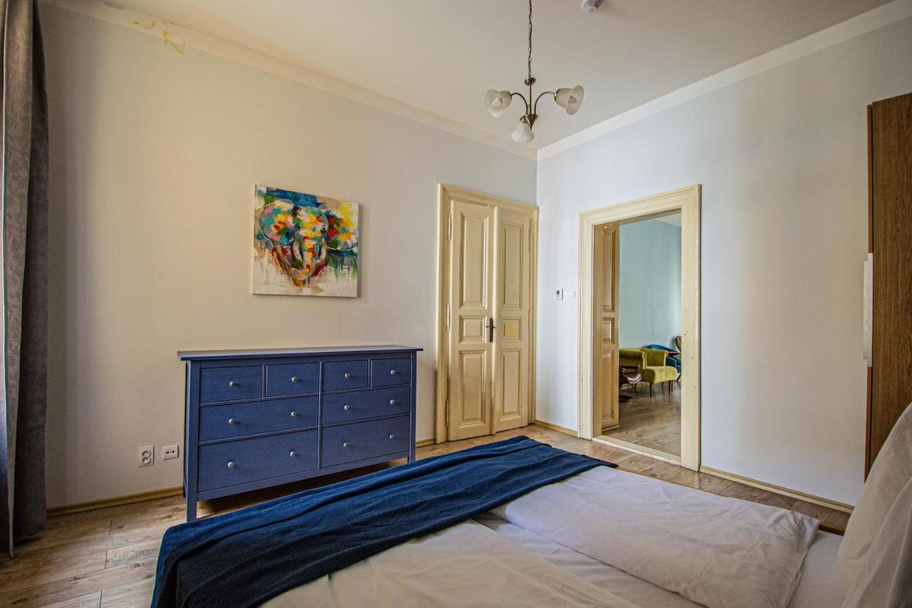 For Celebrations Spacious 3Bdr Apartment With Balcony Prague Luaran gambar