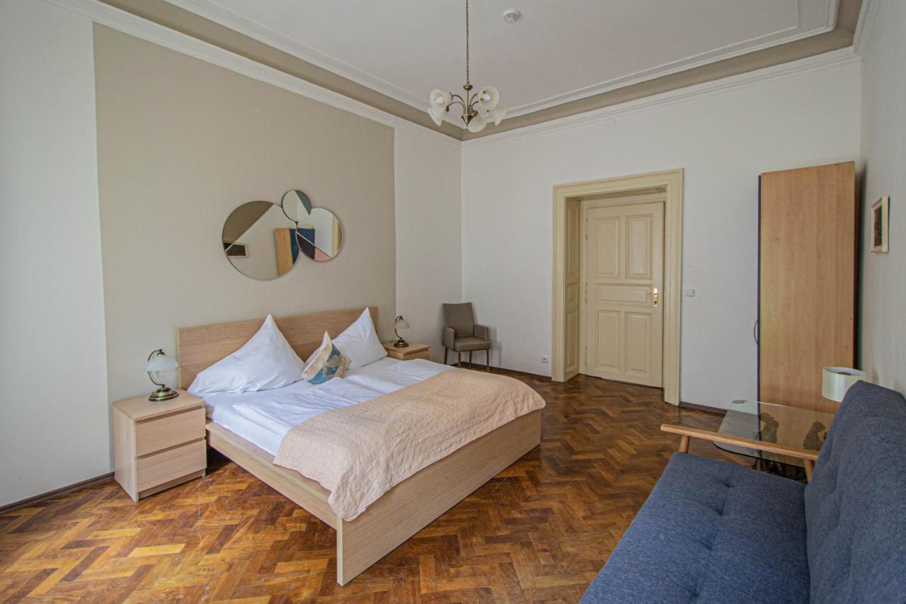 For Celebrations Spacious 3Bdr Apartment With Balcony Prague Luaran gambar