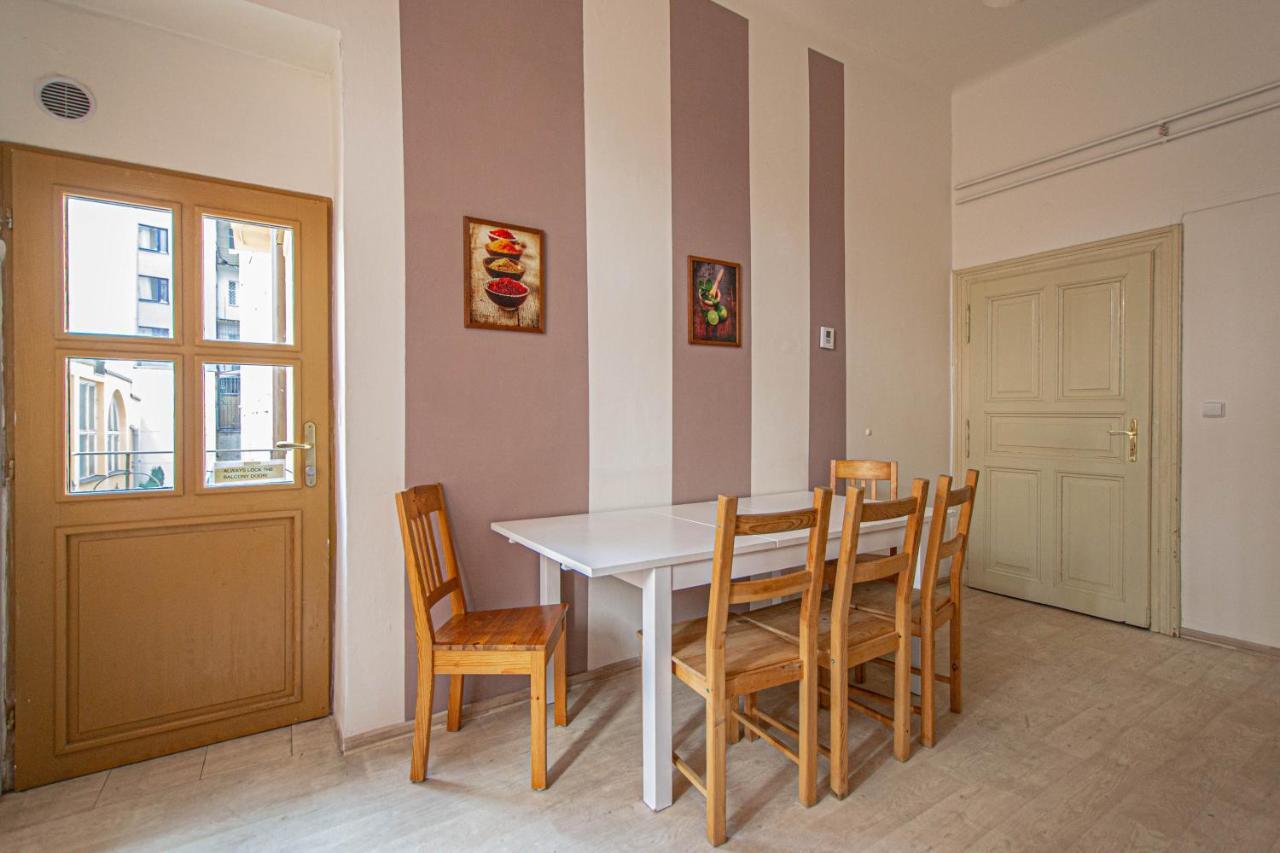 For Celebrations Spacious 3Bdr Apartment With Balcony Prague Luaran gambar