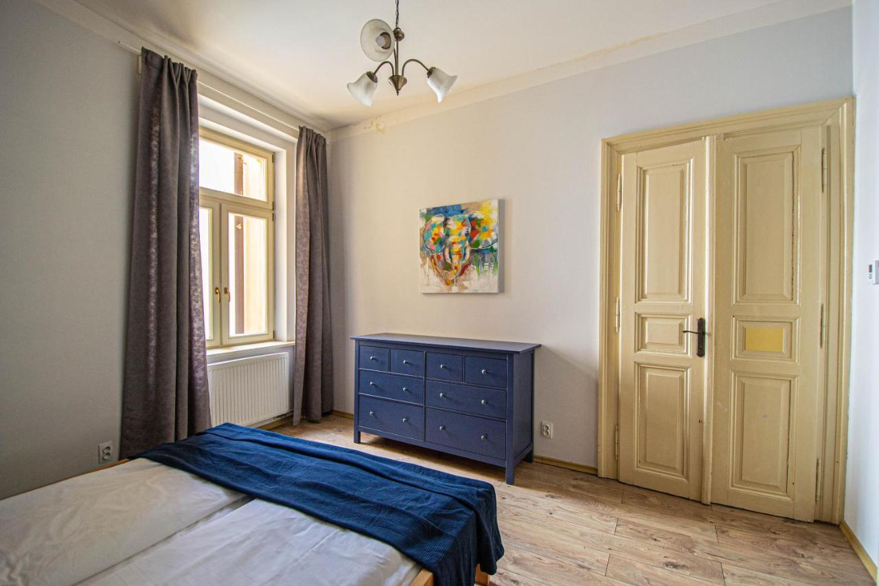 For Celebrations Spacious 3Bdr Apartment With Balcony Prague Luaran gambar