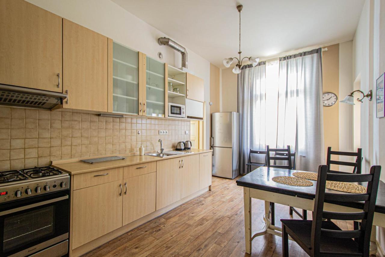For Celebrations Spacious 3Bdr Apartment With Balcony Prague Luaran gambar