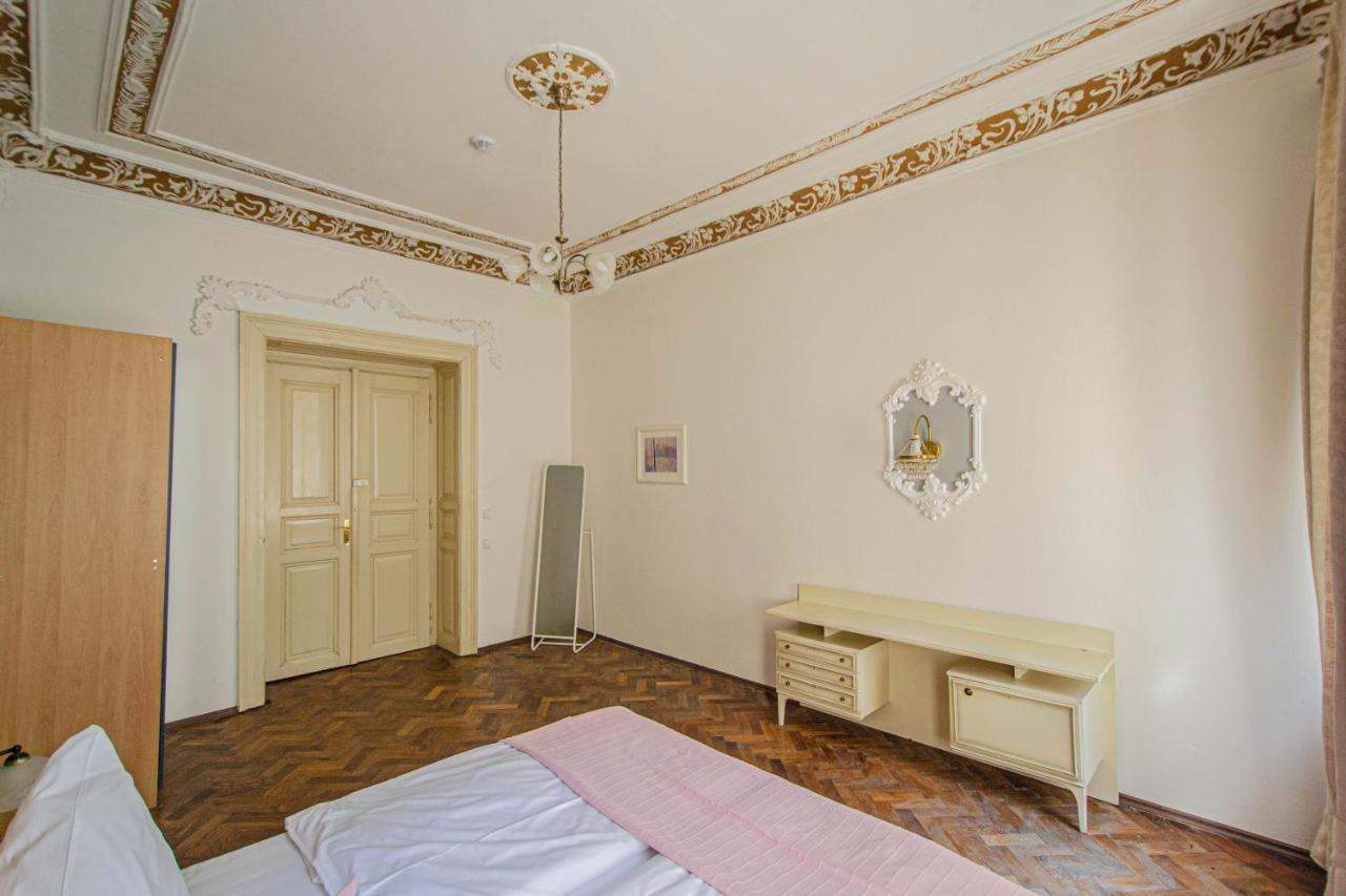 For Celebrations Spacious 3Bdr Apartment With Balcony Prague Luaran gambar