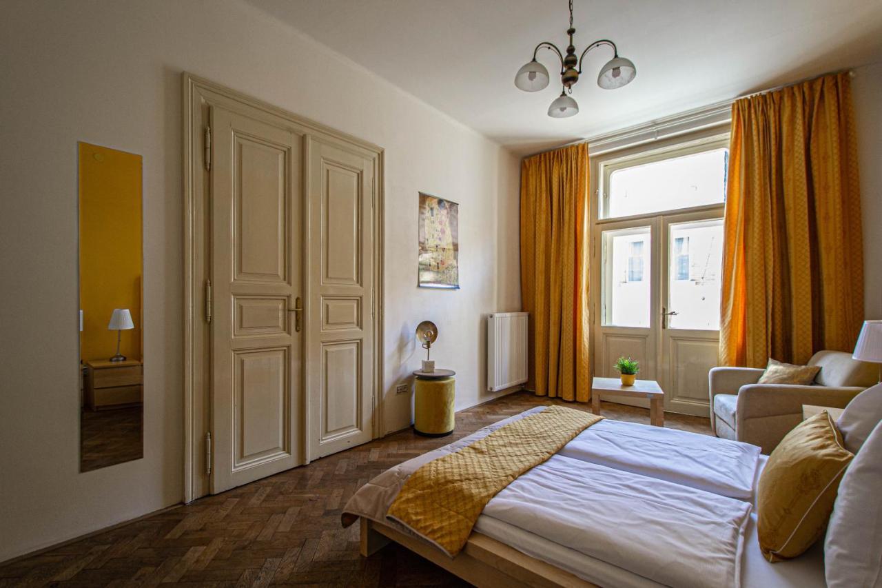 For Celebrations Spacious 3Bdr Apartment With Balcony Prague Luaran gambar