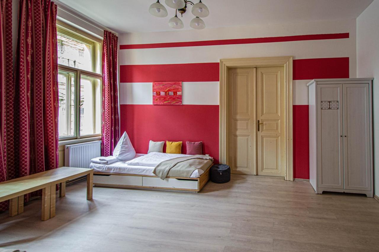 For Celebrations Spacious 3Bdr Apartment With Balcony Prague Luaran gambar