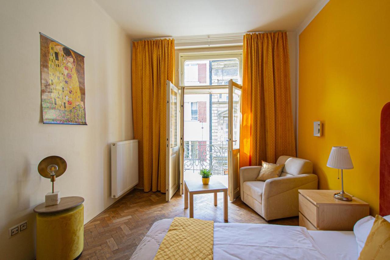 For Celebrations Spacious 3Bdr Apartment With Balcony Prague Luaran gambar
